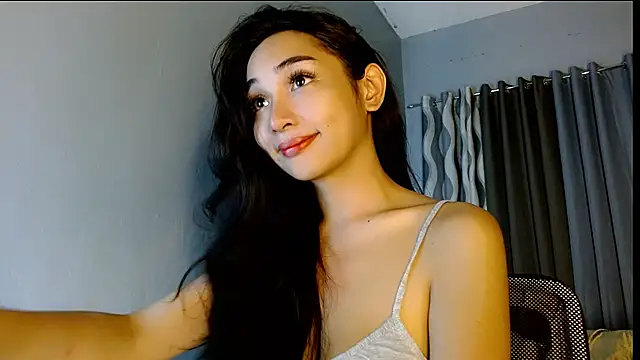 Snapshot of SweetLilly_18 chatting on 07.15.26 SweetLilly 18 online show from 07.15.26
