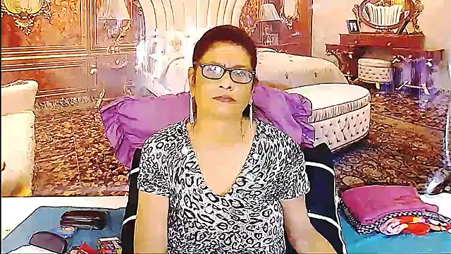 Snapshot of IndianAllure chatting on 04.23.26 IndianAllure online show from 04.23.26