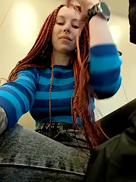 Snapshot of Frost_foxy chatting on 10.18.25 Frost foxy online show from 10.18.25