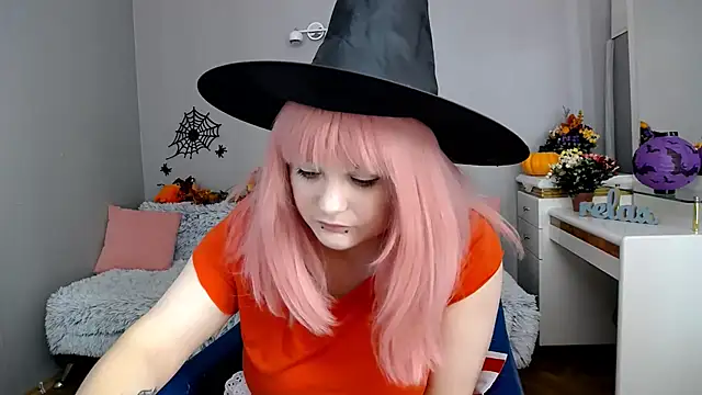 Estheri online show from 10.30.25