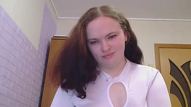 Snapshot of AliceForLoveOh chatting on 04.22.26 AliceForLoveOh online show from 04.22.26