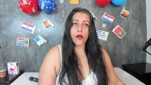 Snapshot of SexxyPamela chatting on 06.21.26 SexxyPamela online show from 06.21.26