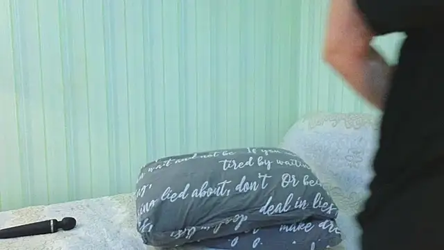 Snapshot of _Lily_ chatting on 07.28.26 Lily online show from 07.28.26