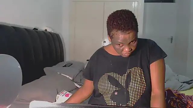 Snapshot of BigButtGodess chatting on 03.04.25 BigButtGodess online show from 03.04.25