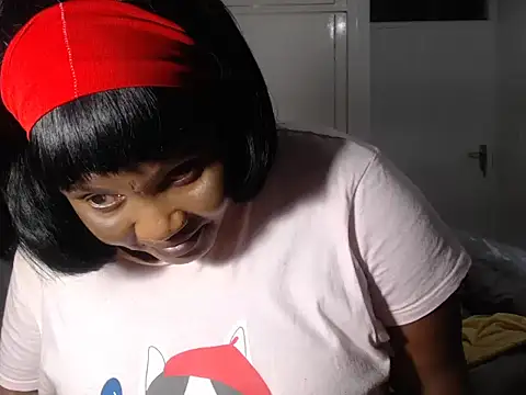 Snapshot of BigButtGodess chatting on 11.18.25 BigButtGodess online show from 11.18.25