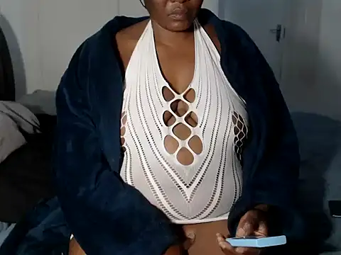 Snapshot of BigButtGodess chatting on 06.16.26 BigButtGodess online show from 06.16.26