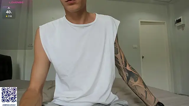 Snapshot of MiracleCam chatting on 12.15.25 MiracleCam online show from 12.15.25