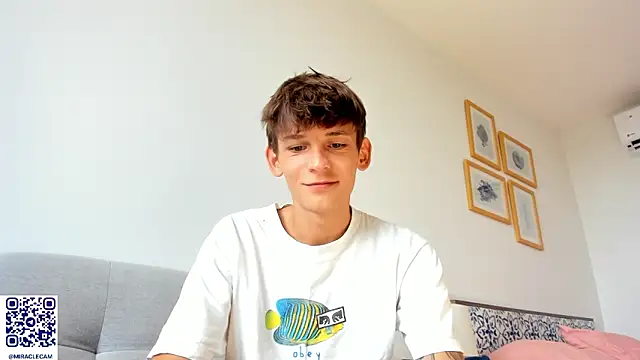 Snapshot of MiracleCam chatting on 01.06.26 MiracleCam online show from 01.06.26