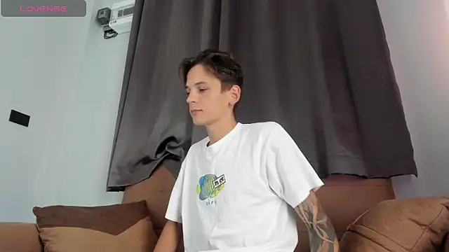 Snapshot of MiracleCam chatting on 01.15.26 MiracleCam online show from 01.15.26