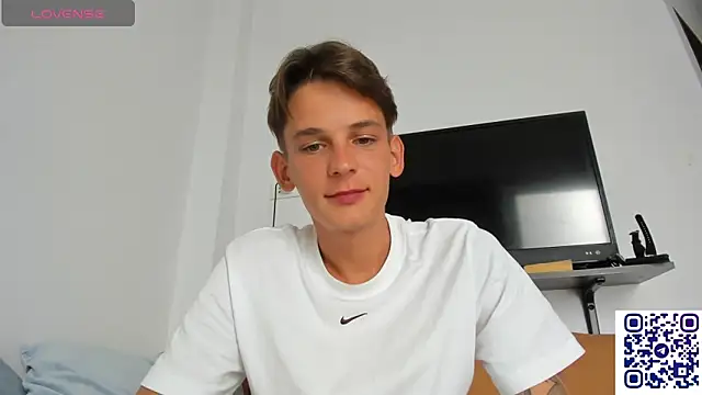 Snapshot of MiracleCam chatting on 02.07.26 MiracleCam online show from 02.07.26