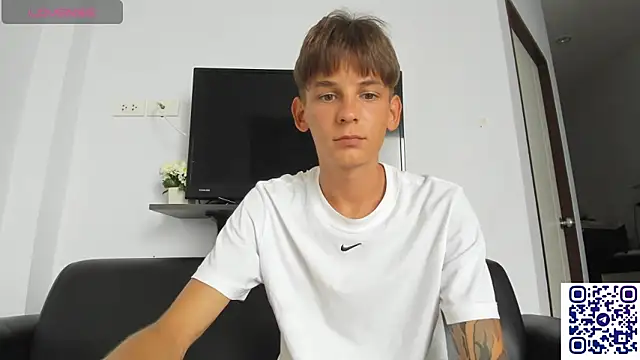 Snapshot of MiracleCam chatting on 02.08.26 MiracleCam online show from 02.08.26