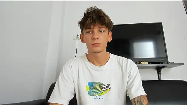 Snapshot of MiracleCam chatting on 03.07.26 MiracleCam online show from 03.07.26