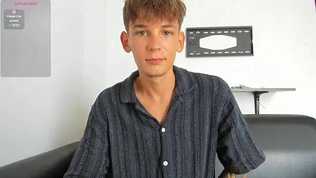 Snapshot of MiracleCam chatting on 03.21.26 MiracleCam online show from 03.21.26