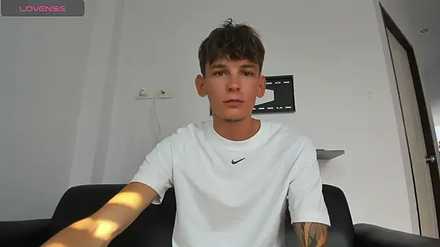 Snapshot of MiracleCam chatting on 03.23.26 MiracleCam online show from 03.23.26