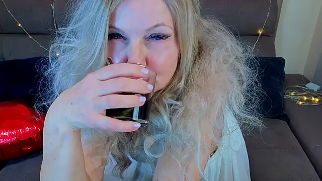 Abby Moore  online show from 02.26.26