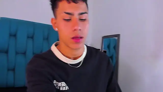 Snapshot of AlanNaughty chatting on 12.01.24 AlanNaughty online show from 12.01.24