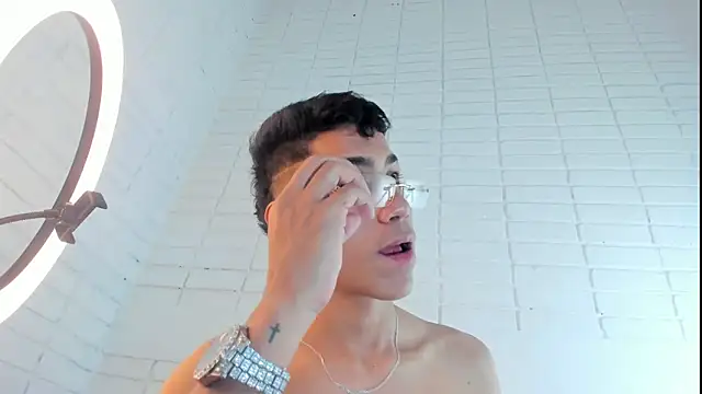 Snapshot of AlanNaughty chatting on 12.29.24 AlanNaughty online show from 12.29.24