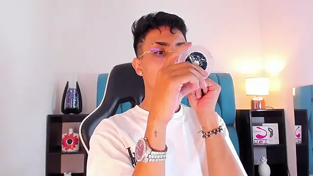 Snapshot of AlanNaughty chatting on 01.24.25 AlanNaughty online show from 01.24.25