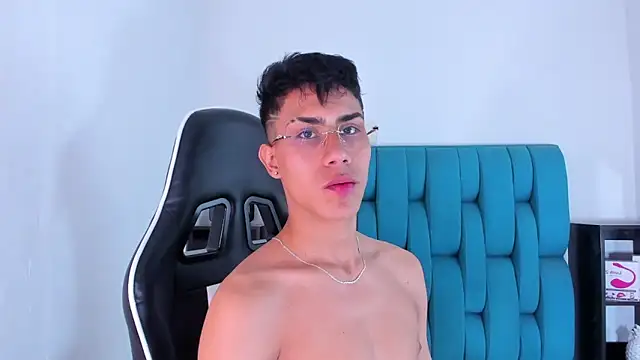 Snapshot of AlanNaughty chatting on 02.08.25 AlanNaughty online show from 02.08.25