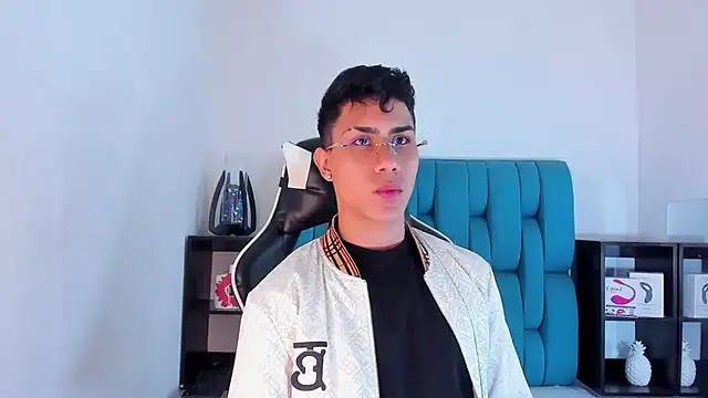 Snapshot of AlanNaughty chatting on 02.17.25 AlanNaughty online show from 02.17.25