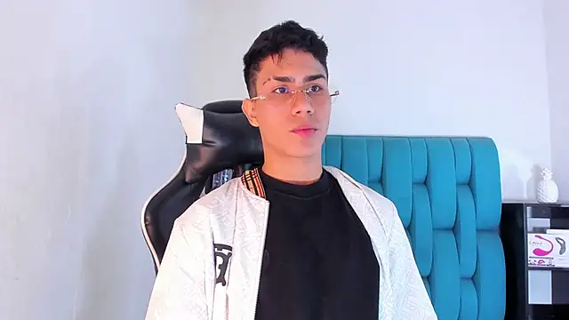 Snapshot of AlanNaughty chatting on 03.03.25 AlanNaughty online show from 03.03.25