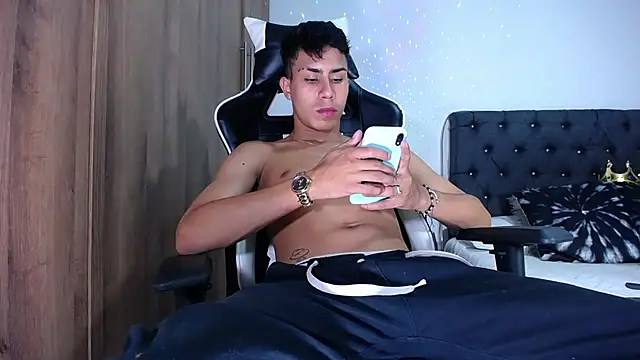 Snapshot of AlanNaughty chatting on 03.15.25 AlanNaughty online show from 03.15.25