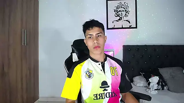 Snapshot of AlanNaughty chatting on 10.30.25 AlanNaughty online show from 10.30.25