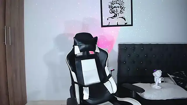 Snapshot of AlanNaughty chatting on 11.05.25 AlanNaughty online show from 11.05.25