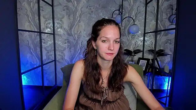 Snapshot of MirandaGlow chatting on 08.02.26 MirandaGlow online show from 08.02.26