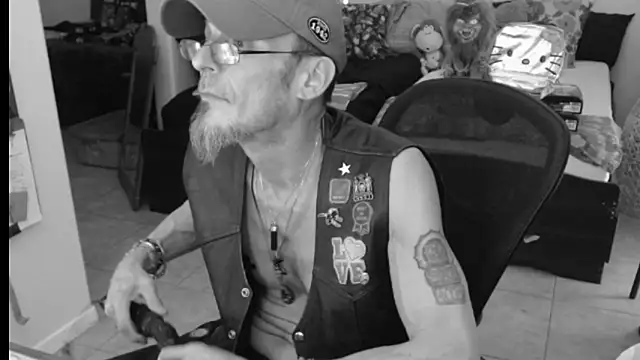 Snapshot of mycock2474u chatting on 02.20.25 mycock2474u online show from 02.20.25