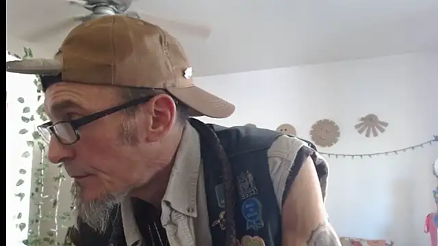 Snapshot of mycock2474u chatting on 02.21.25 mycock2474u online show from 02.21.25