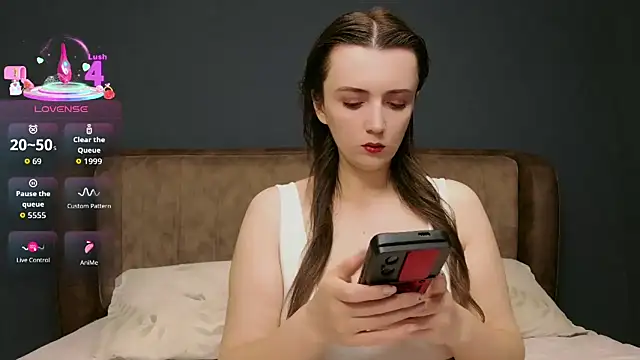 Snapshot of IamMolly chatting on 05.18.26 IamMolly online show from 05.18.26