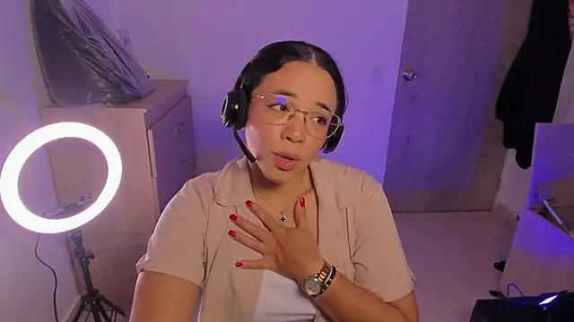 Snapshot of carolgaita chatting on 01.26.25 carolgaita online show from 01.26.25