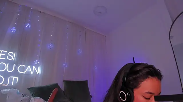 Snapshot of carolgaita chatting on 02.03.25 carolgaita online show from 02.03.25