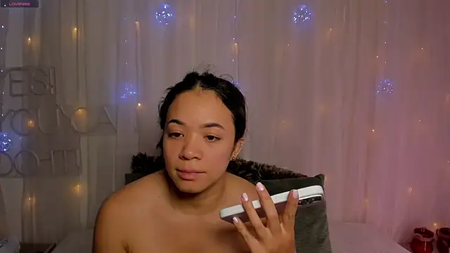 Snapshot of carolgaita chatting on 03.04.25 carolgaita online show from 03.04.25