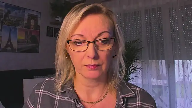 vanessa chat online show from 11.23.25