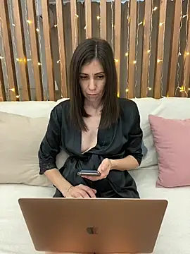Snapshot of HotyWinter chatting on 02.19.25 HotyWinter online show from 02.19.25