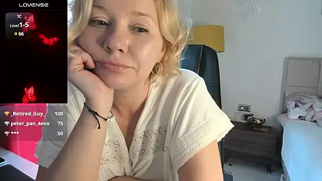 Snapshot of Colette__1977 chatting on 03.13.25 Colette  1977 online show from 03.13.25