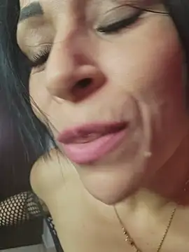 Snapshot of lissglow chatting on 11.13.25 lissglow online show from 11.13.25