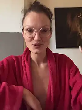 Snapshot of denisestar10 chatting on 01.10.25 denisestar10 online show from 01.10.25