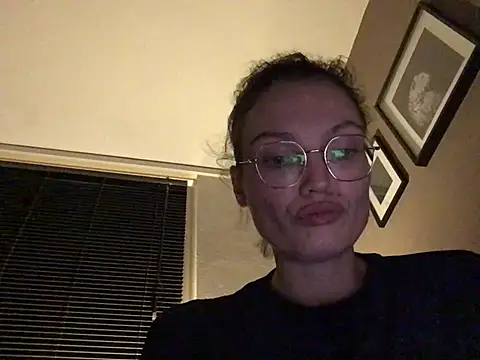 Snapshot of denisestar10 chatting on 01.31.25 denisestar10 online show from 01.31.25