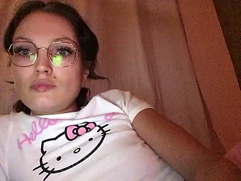 Snapshot of denisestar10 chatting on 02.24.25 denisestar10 online show from 02.24.25