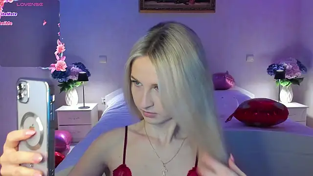 Snapshot of AnnaCarrera chatting on 02.14.26 AnnaCarrera online show from 02.14.26