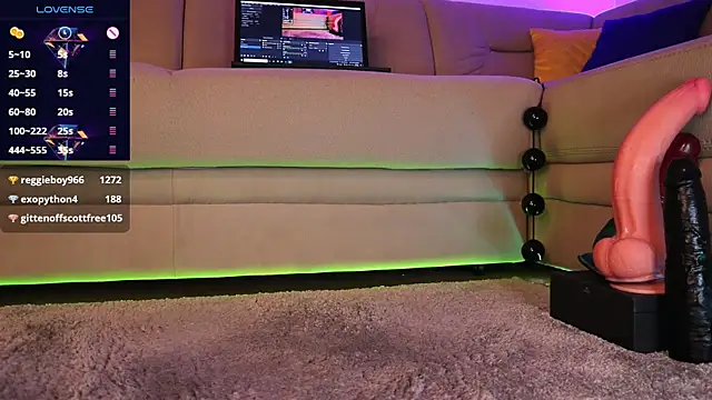 Snapshot of pawg_queen chatting on 02.17.25 pawg queen online show from 02.17.25