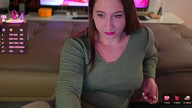 Snapshot of pawg_queen chatting on 10.19.25 pawg queen online show from 10.19.25