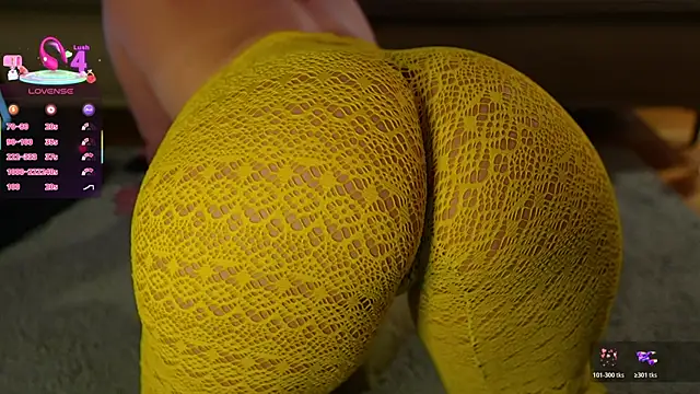 Snapshot of pawg_queen chatting on 10.25.25 pawg queen online show from 10.25.25