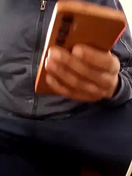 Snapshot of indianguy21 chatting on 12.20.24 indianguy21 online show from 12.20.24