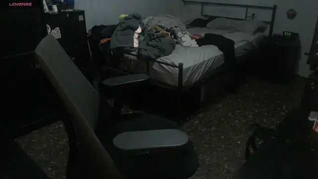 SexxxyLouis online show from 12.23.25