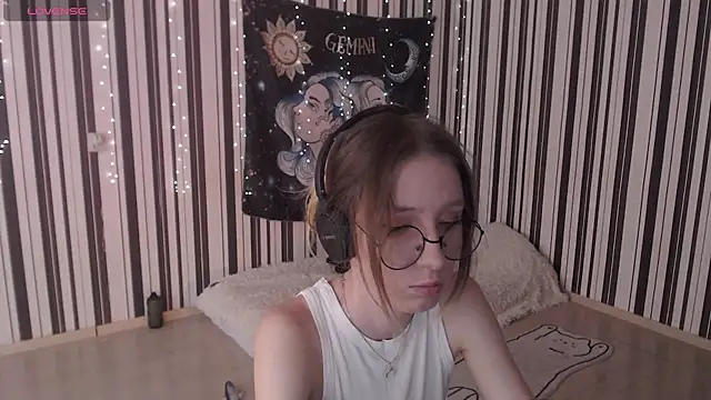  Hanna Moon  online show from 09.19.25