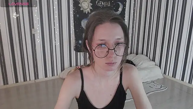  Hanna Moon  online show from 10.22.25